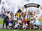 Fotbalisté Sevilly se radují z triumfu v Evropské lize.