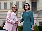 Moldavská prezidentka Maia Sanduová a italská premiérka Georgia Meloniová na...