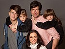Hanka Kynychová, její manel Jindich, syn Filip a dvojata Sofie a Alexandra...