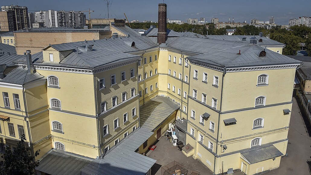 Věznice Lefortovo na východě Moskvy stále budí strach.