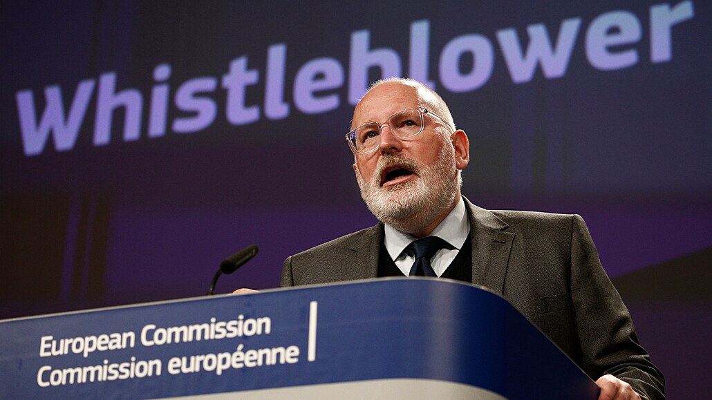 První místopedseda Evropské komise Frans Timmermans na tiskové konferenci k...