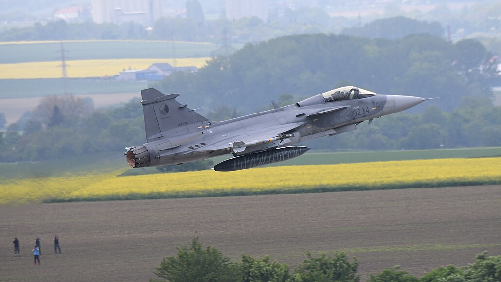 Den otevených dveí áslavské základny. Start pohotovostního stroje Gripen