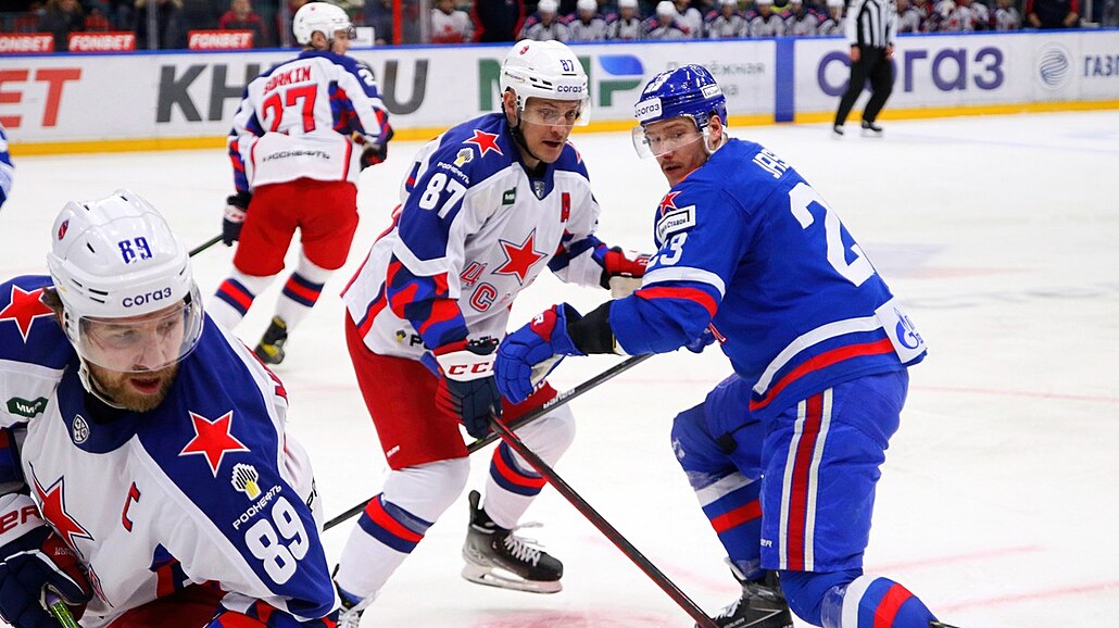 Český hokejista Dmitrij Jaškin končí v ruském Petrohradu.
