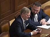 Premiér Petr Fiala a ministr práce a sociálních věcí Marian Jurečka ve Sněmovně