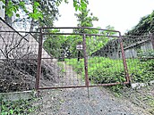 Pohled na bránu z Wolkerovy ulice