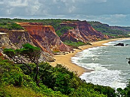 Není to vlastn� jedna souvislá plá�, ale n�kolik píse�ných výb�k�. O to je...