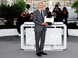 Harrison Ford pijal na festivalu v Cannes estnou Zlatou palmu. (19. kvtna...