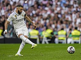 Karim Benzema z Realu Madrid promuje pokutový kop v zápase proti Bilbau