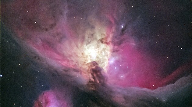 Pomocí nového dalekohledu na Hvězdárně a planetáriu Oldřicha Kotíka ve Ždánicích lze pozorovat mlhovinu v Orionu.