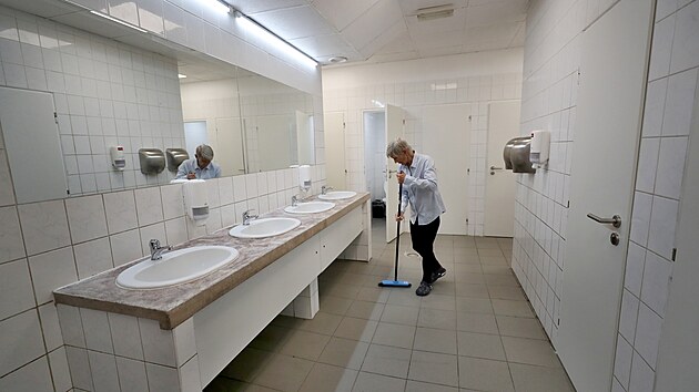Na hlavním nádraží v Brně jsou po desítkách let opravené a čisté toalety. Dočkaly se velké opravy.