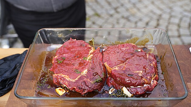 Namarinovaný rib eye steak
