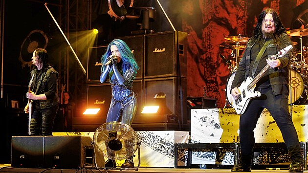 Na plzeňském Metalfestu, který se koná v lochotínském amfiteátru, vystoupila kapela Arch Enemy. (3. června 2023)