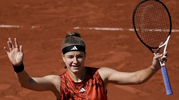 Tenistka Karolna Muchov slav premirov postup do tvrtfinle Roland Garros.