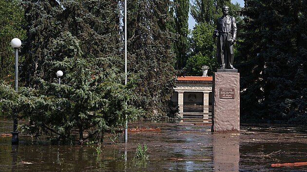 Záplavy v okupované Chersonské oblasti po zničení vodní elektrárny Kachovka. (6. června 2023)