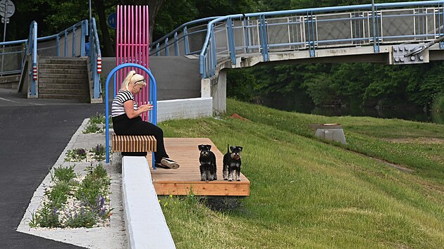 Slavnostn� dokon�en� v�stavby protipovod�ov�ch opat�en� P�erova