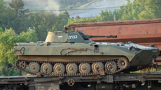 Navagonovaná BMP-23 během transportu