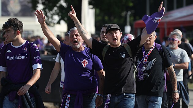 Fanoušci fotbalového klubu ACF Fiorentina v den zápasu v pražských Holešovicích. (7. června 2023)