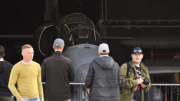 Den otevench dve slavsk zkladny. Bitevnk L-159 eskch vzdunch sil.