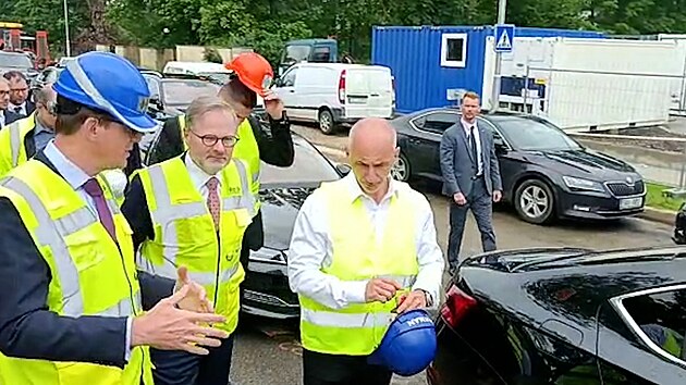 Premiér Petr Fiala navštívil stavbu tunelu Pohůrka na dálnici D3