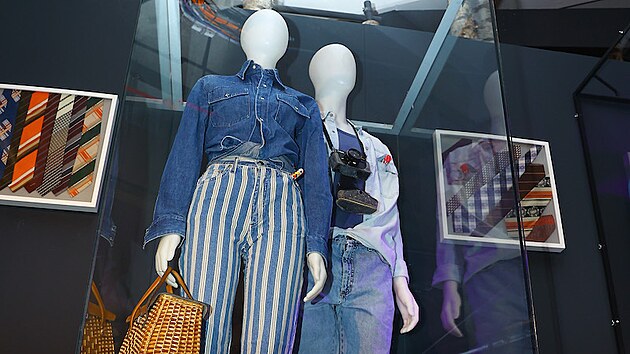 Retro muzeum Praha v dobové expozici představuje unikátní originální kousky džínů z 80. let 20. století