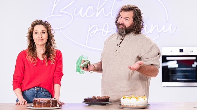 V jednom z dílů pořadu Buchty po ránu poradili Tereza Bebarová s cukrářem Josefem Maršálkem, jak upéct dort punčový, kubánský a Florida (zleva).