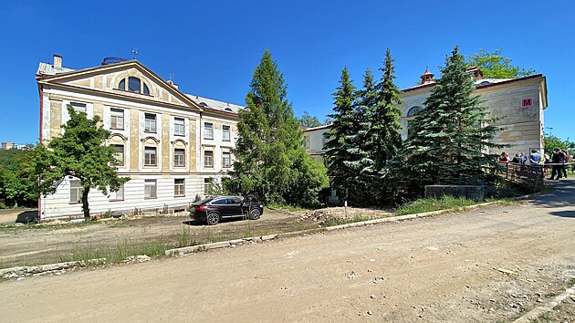 Pavilon M karlovarsk krajsk nemocnice ek zanedlouho demolice. Objekt je u prakticky vyklizen.