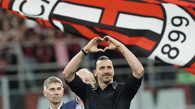 Legendární védský útoník Zlatan Ibrahimovic kyne fanoukm AC Milán, práv...