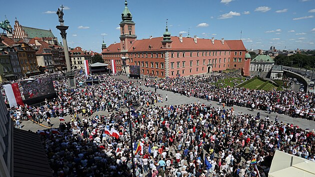 Ve Varšavě protestuje na půl milionu lidí. (4. června 2023)
