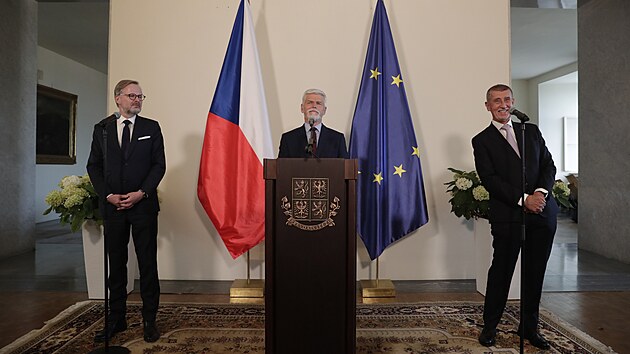 Prezident Petr Pavel se seel s premirem Petrem Fialou a ldrem opozice Andrejem Babiem. (2. ervna 2023)