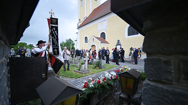 Hřbitov ve Waldkirchenu se svým pomníkem jihlavským krajanům je místem pravidelných pietních setkání, kterých se účastní nejen pamětníci odsunů a jejich potomci, ale třeba i zástupci jihlavského havířského průvodu, který je znovuoživením německé tradice.