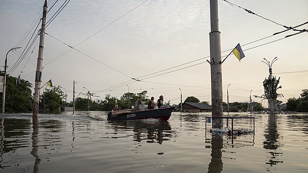 Záplavy v Chersonu způsobené explozí a protržením nedaleké Kachovské přehrady. (7. června 2023)
