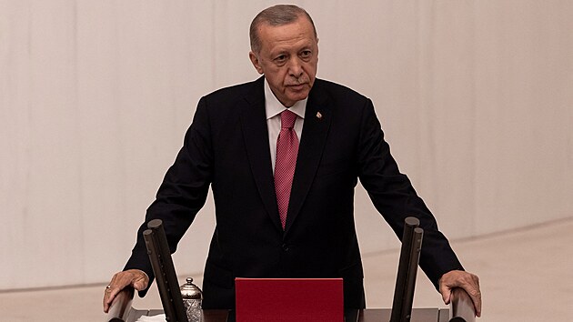Turecký prezident Recep Tayyip Erdogan složil prezidentskou přísahu před parlamentem v Ankaře a začal tak svůj třetí mandát. (3. června 2023)