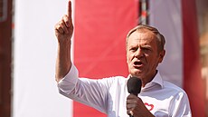 Lídr Obanské platformy Donald Tusk na protivládní demonstraci ve Varav (4....