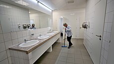 Na hlavním nádraí v Brn jsou po desítkách let opravené a isté toalety....