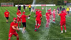 Postupová oslava po prvenství v divizi D v podání fotbalist� Startu Brno