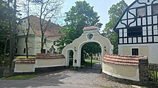 Sídlo dánské sekty Faderhuset, zámek u Jablonného v Podještěd. (7. června 2023) | na serveru Lidovky.cz | aktuální zprávy