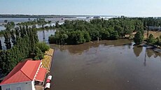 Záplavy v okupované Chersonské oblasti po zniení vodní elektrárny Kachovka....