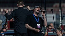 Na Festivalu filharmonie vystoupil i Bohu Matu. Snímek je ze zkouky ped...