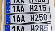 Tabulky registračních značek s novou řadou znaků pro Prahu vyrobené ve firmě...