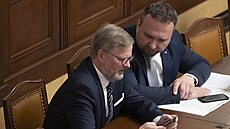 Premiér Petr Fiala a ministr práce a sociálních věcí Marian Jurečka ve Sněmovně
