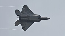 Den otevřených dveří čáslavské základny. Průlet amerických strojů F-22 Raptor