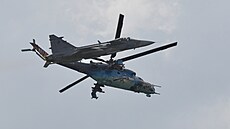 Den otevených dveí áslavské základny. Unikátní seskupení bitevníku Mi-24 a...