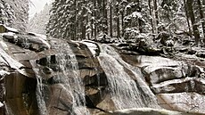 Mumlavský vodopád patří k oblíbeným cílům turistů.