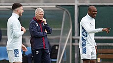Trenér fotbalistů West Hamu David Moyes dohlíží na přípravu svého týmu před...