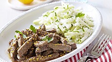 Hov�z� nudli�ky s kedlubnov�m sal�tem s r��� + stepy