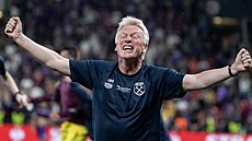 Trenér David Moyes se raduje po triumfu West Hamu v Konferen�ní lize  v...