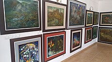 Na bývalé fa�e v He�mani Josef Mina�ík provozuje nev�ední galerii. Uchovává v...