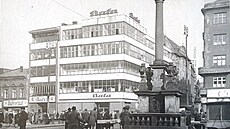 Severovýchodní strana dnešního Masarykova náměstí okolo roku 1930