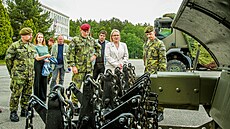 Ministryně obrany Jana Černochová navštívila v Bechyni posádku 15. ženijního...