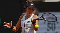 Brazilka Beatriz Haddadová Maiaová ve čtvrtfinále Roland Garros.